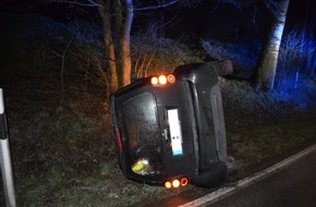 Kreispolizeibehörde Herford: POL-HF: Unfall bei Glätte- Fahrzeug kippt auf die Seite