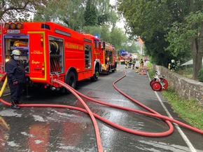 FW Lage: Bauernhofbrand in Lage - Ehrentrup - Feuerwehr trainiert den Ernstfall