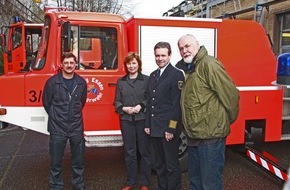 Feuerwehr Essen: FW-E: Bundestagsabgeordnete Petra Hinz (MdB) stattet Essener Feuerwehr Besuch ab