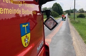 Freiwillige Feuerwehr Bedburg-Hau: FW-KLE: Feuerwehr streut Ölspur ab