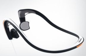 Panasonic Deutschland: Ohren auf im Straßenverkehr / Der Panasonic Bone Conduction Kopfhörer RP-HGS10 bringt die Musik über den Knochen ins Ohr ohne die Umgebung auszublenden