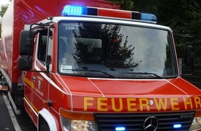 Feuerwehr Dinslaken: FW Dinslaken: Umfangreiche Kraftstoffspur im Stadtgebiet Dinslaken