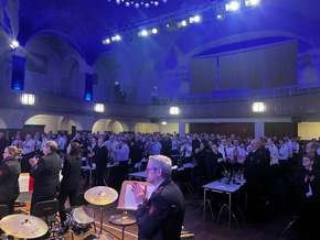 FW-Velbert: Feuerwehr Velbert blickt auf einsatzreiches Jahr zur&uuml;ck - Ehrungen und Zukunftsthemen im Fokus