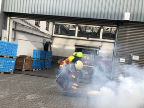 FW-Heiligenhaus: Feuer in einem Metallverarbeitenden Betrieb (Meldung 21/2019)