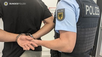 Bundespolizeidirektion München: Bundespolizeidirektion München: Bundespolizei greift vermissten 15-Jährigen auf / Jugendlicher leistet Widerstand