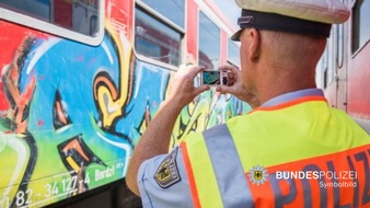 Bundespolizeidirektion München: Bundespolizeidirektion München: Graffititäter festgenommen: Sehr gute Zusammenarbeit von Landes- und Bundespolizei führt zum Erfolg