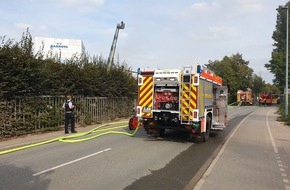 Feuerwehr Mülheim an der Ruhr: FW-MH: Brand in einer Gewerbebetriebshalle. Starke Rauch- und Geruchsbelästigung.