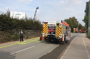 Feuerwehr Mülheim an der Ruhr: FW-MH: Brand in einer Gewerbebetriebshalle. Starke Rauch- und Geruchsbelästigung.