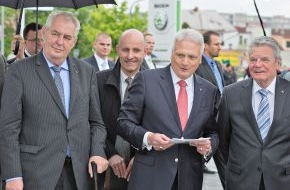 Skoda Auto Deutschland GmbH: Staatspräsident Milos Zeman und Bundespräsident Joachim Gauck zu Gast bei SKODA (FOTO)