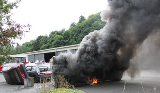 FW-E: Verkehrsunfall mit Linienbus, groß angelegte Übung in Essen-Bergeborbeck