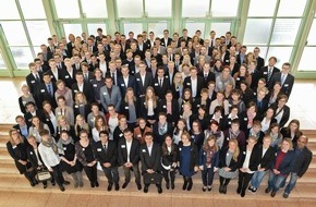 Santander Consumer Bank AG: Santander verlängert Deutschlandstipendien für Studierende der HS Niederrhein (FOTO)