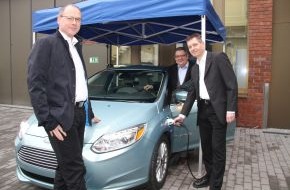 Ford-Werke GmbH: Ford in Saarlouis spendet Ford Focus Electric an htw saar (FOTO)