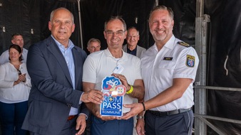 Polizeipräsidium Südosthessen: POL-OF: Kreisstadt Dietzenbach im Rahmen des "1. Dietzenbacher Blaulichttages" mit KOMPASS-Sicherheitssiegel ausgezeichnet