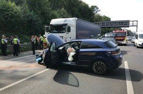 Feuerwehr Bochum: FW-BO: Eine verletzte Person bei Verkehrsunfall auf der BAB 40