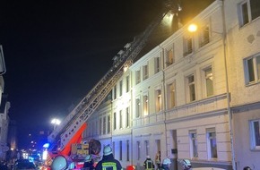 Feuerwehr und Rettungsdienst Bonn: FW-BN: Ausgedehnter Kaminbrand in Bonner Altbau - Bewohner blieben unverletzt