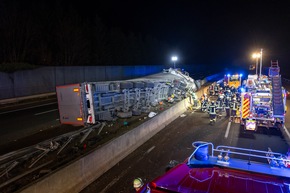 FW Porta Westfalica: 16.12.2025 - BAB2: Schwerer LKW-Unfall / 1 lebensgef&auml;hrlich verletzte Person