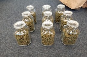 Polizei Hagen: POL-HA: Vorrat mit Folgen: 2,5kg Marihuana, teilweise in Einmachgläsern, aufbewahrt