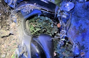 Polizei Duisburg: POL-DU: Unfall mit gestohlenem Roller und ohne Fahrerlaubnis