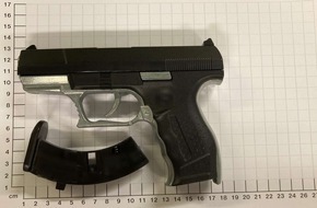 Bundespolizeidirektion Sankt Augustin: BPOL NRW: 14-Jähriger mit echt aussehender Pistole gestellt - Bundespolizei stellt Anscheinswaffe sicher