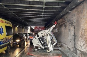 Polizeiinspektion Hameln-Pyrmont/Holzminden: POL-HM: Verkehrsunfall in der Tunnelstraße in Hameln