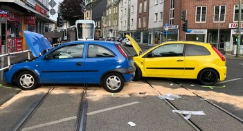 Polizei Bochum: POL-BO: Autokollision mit drei verletzten Personen