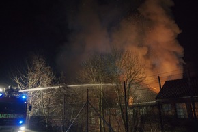 FW Menden: Brand eines Industriebetriebes