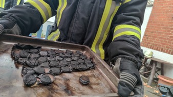 Freiwillige Feuerwehr Celle: FW Celle: Brennt Backofen - Gebäck wird Raub der Flammen