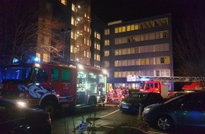 Kreisfeuerwehrverband Segeberg: FW-SE: Feuerwehr Bad Segeberg bringt 85 Personen nach Feuer eines Kaffeeautomaten im Klinikeller in Sicherheit