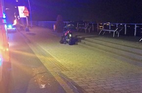 Polizei Mettmann: POL-ME: Mopedfahrer stürzt bei Alleinunfall - Monheim am Rhein - 2206149
