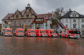 Feuerwehr Bergisch Gladbach: FW-GL: Fünf neue Rettungswagen und eine neue Drehleiter für die Feuerwehr Bergisch Gladbach