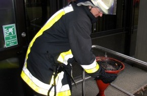 Feuerwehr Essen: FW-E: Qualmender Ascher löst Brandmeldeanlage aus