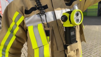 FW-Langenfeld: Neue Dienstkleidung für die Feuerwehr