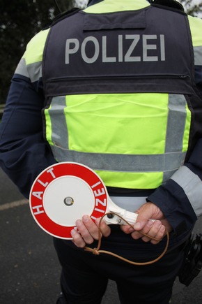 POL-KLE: Kranenburg - Große Verkehrskontrolle der Kreis Klever Polizei am &quot;Tennisschläger&quot; Cannabis-Geruch in der Luft führte zur Blutprobe