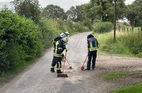 Feuerwehr Schermbeck: FW-Schermbeck: Ölspur auf dem Vennweg