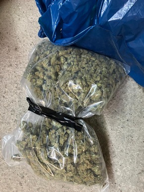 ZOLL-E: Staatsanwaltschaft Wuppertal - Zollfahndung Essen heben große Cannabisplantage in Velbert aus - 52 kg Marihuana - 2 Festnahmen