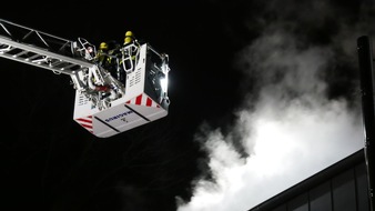 Freiwillige Feuerwehr Celle: FW Celle: Rauchentwicklung aus Gebäude