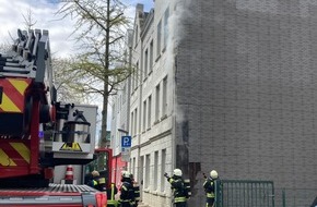 Feuerwehr Hattingen: FW-EN: Brennende Fassade an einem Mehrfamilienhaus
