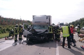 Verkehrsdirektion Mainz: POL-VDMZ: Verkehrsunfall mit lebensgefährlich verletztem Sprinterfahrer