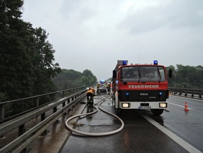 FW Stockach: Fahrzeugbrand auf der Autobahn A98