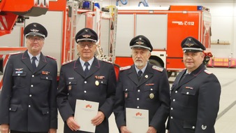 Freiwillige Feuerwehr Celle: FW Celle: 110 Jahre Feuerwehr - Ehrung für langjährige Mitgliedschaften!