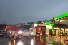 FW Menden: 17 Feuerwehreinsätze durch Sturmtief &quot;Burglind&quot;