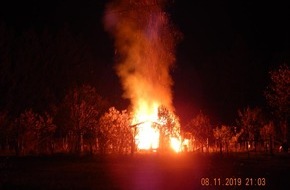 Polizeidirektion Mayen: POL-PDMY: Vollbrand einer Holzhütte auf einem Gartengrundstück