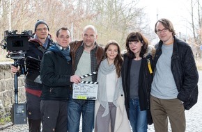 ARD Das Erste: Jetzt mit Bild vom Drehstart!
"Wolfsland - Tief im Wald": Götz Schubert und Yvonne Catterfeld ermitteln in ihrem zweiten Fall