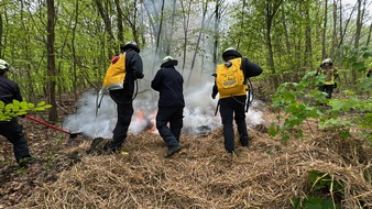 Feuerwehr Herdecke: FW-EN: Waldbrandübung - Erst Theorie dann Praxis im Wald