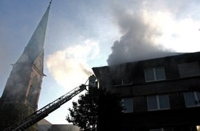 Feuerwehr Essen: FW-E: Zimmerbrand in Essen-Kray, Mutter und zwei Kinder brachten sich selbst in Sicherheit