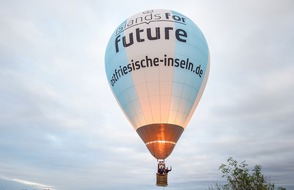 Nachricht von ganz oben: Wie ein Heißluftballon die Ostfriesischen Inseln unterstützt
