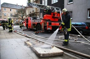 Feuerwehr Essen: FW-E: Polizist rettet drei Menschen vor dem Erstickungstod