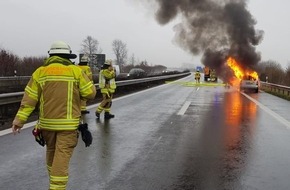 Polizeiinspektion Stade: POL-STD: Opel Astra Caravan gerät auf Autobahn 26 in Brand -  A 26 für eine Stunde gesperrt