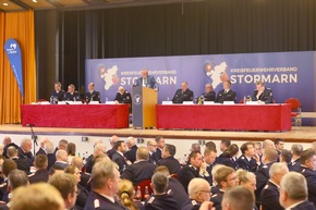 FW-Stormarn: Jahreshauptversammlung: Clemens Tismer mit dem deutschen Feuerwehr-Ehrenkreuz in Gold ausgezeichnet