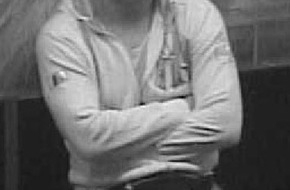 Polizei Düsseldorf: POL-D: Raub "Hinter dem Bahndamm" - Wer kennt den Tatverdächtigen? - Polizei fahndet mit Foto aus der Überwachungskamera - Foto hängt als Datei an